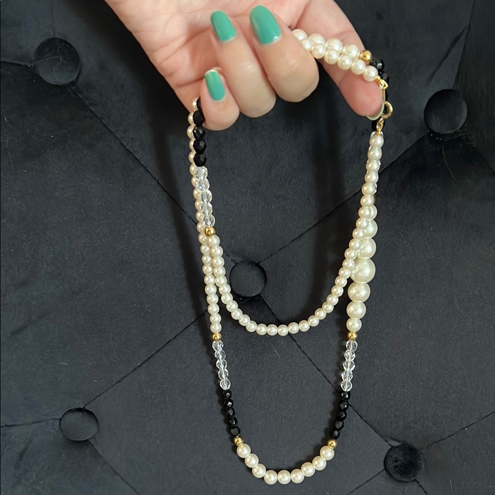 Elegant Pearl and Black Beaded Necklace